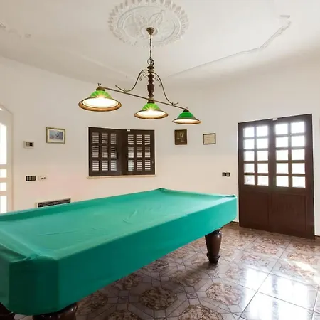 Terrassenhaus Mit Privatem Pool In Prázdninový dům